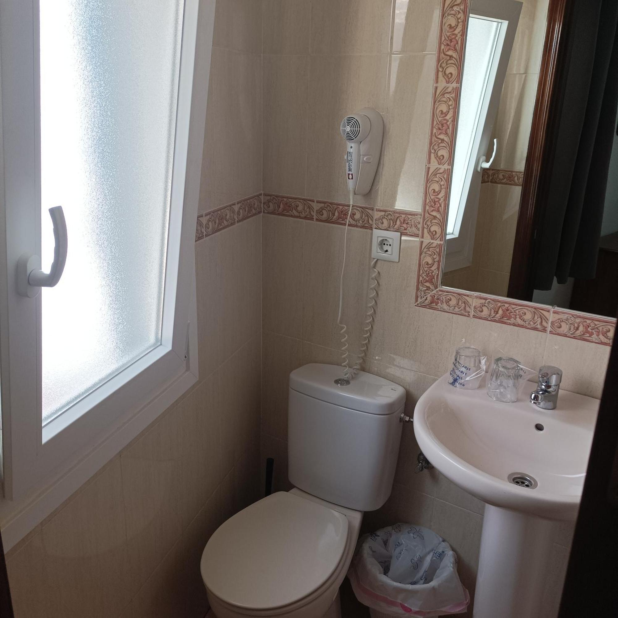 Hostal Carlos 2 ลาลิเนียเดลากอนเซ็ปซีออน ภายนอก รูปภาพ