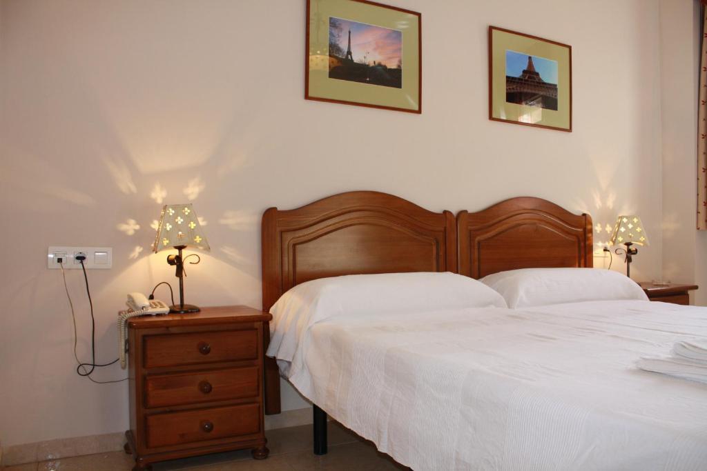 Hostal Carlos 2 ลาลิเนียเดลากอนเซ็ปซีออน ภายนอก รูปภาพ