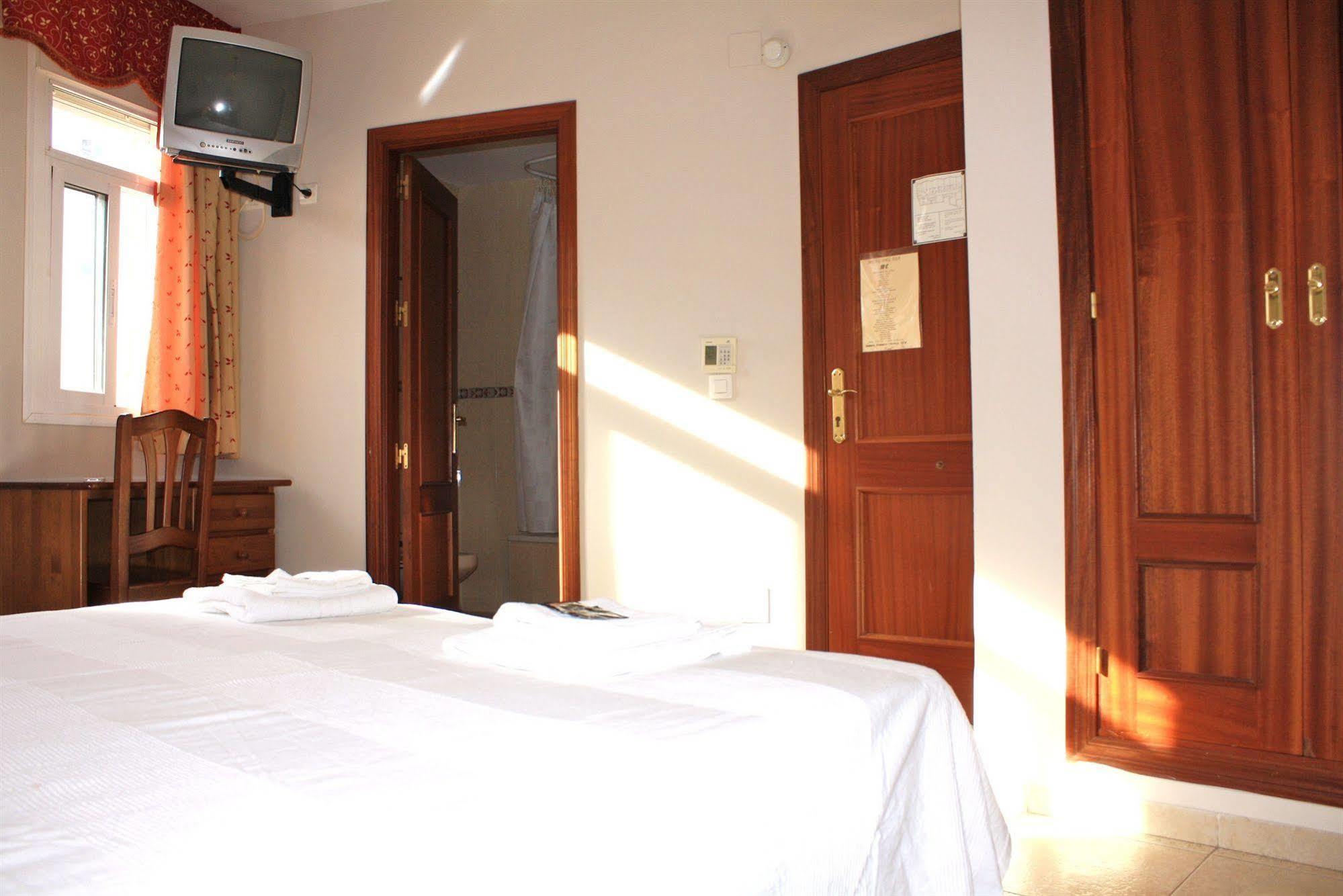 Hostal Carlos 2 ลาลิเนียเดลากอนเซ็ปซีออน ภายนอก รูปภาพ